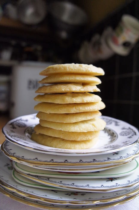 Stack_of_Plain_Biscuits